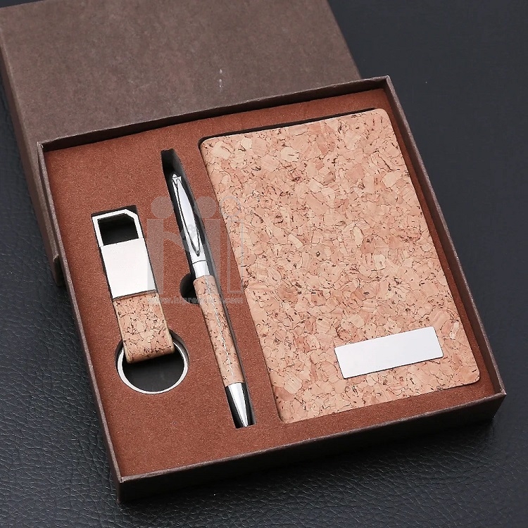 ECO Gift Set ชุดของขวัญรักษ์โลกชุดของขวัญสมุด,ปากกา,พวงกุญแจไม้คอร์ก Cork